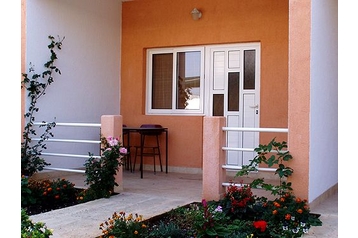 Chorvatsko Privát Okrug Donji, Exteriér